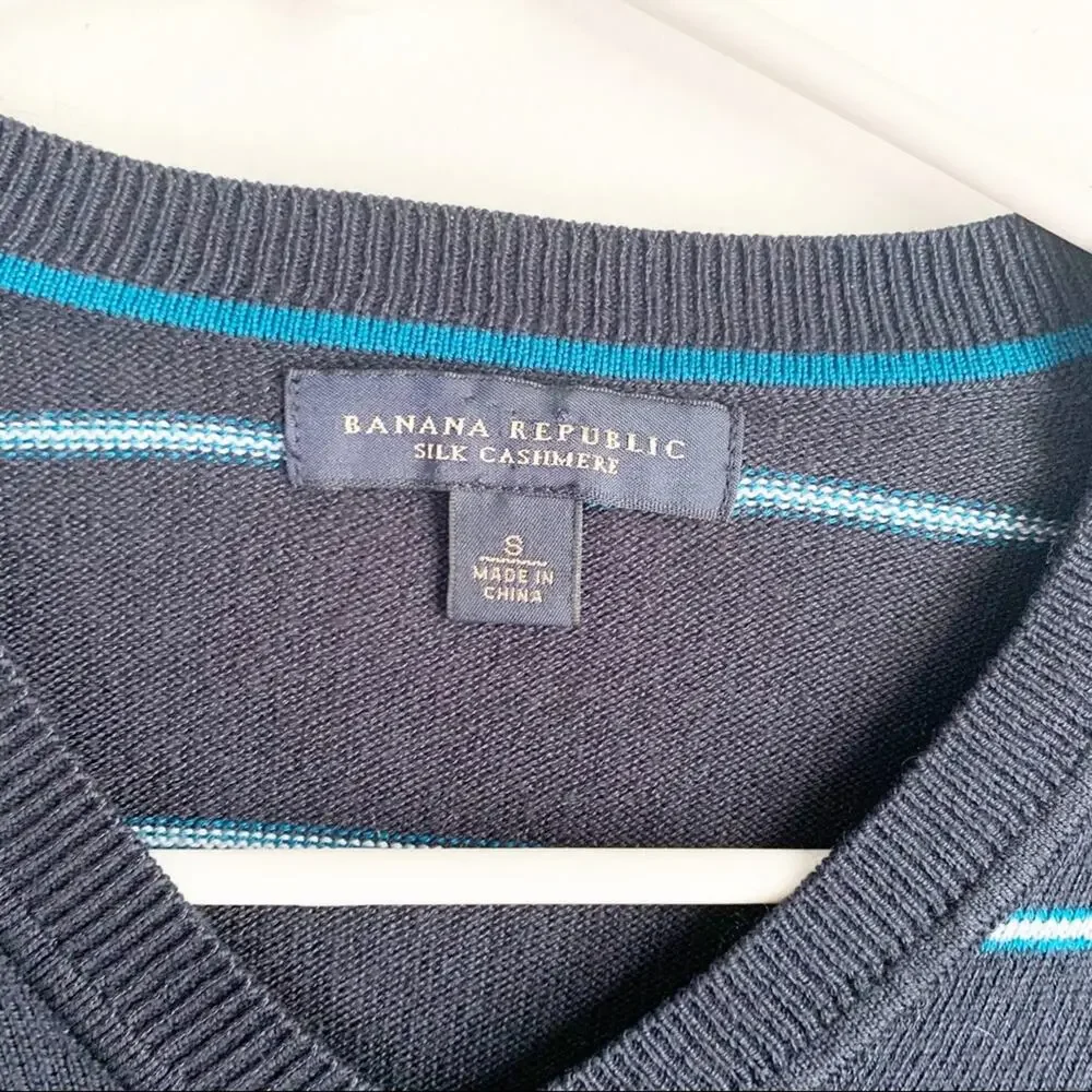 Banana Republic Men’s Silk Cashmere Long Sleeve Striped V-Neck Navy Sweater S